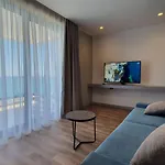 Lookout Apartment