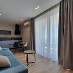 Apartment Lookout