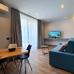 Lookout Apartment *