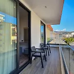 Apartment Lookout *