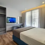 Lookout Apartment *