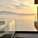 Apartment Lookout *