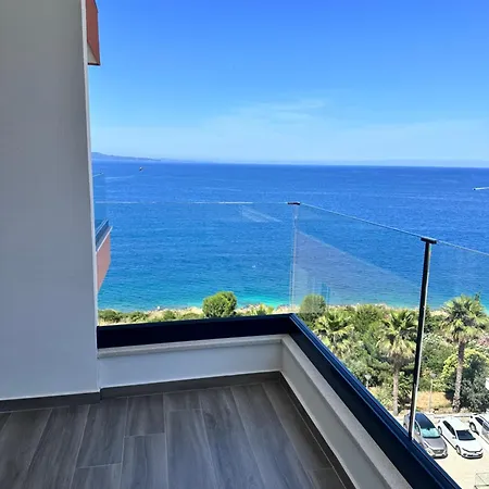 Apartment Lookout